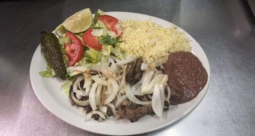 Bistec encebollado